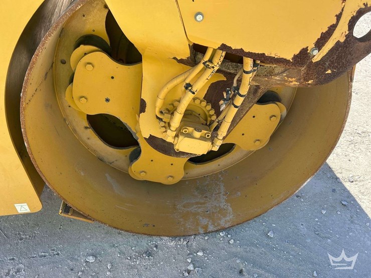 2012-caterpillar-cb54-image-17