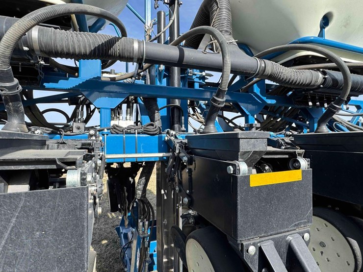 2011-kinze-3600-image-13