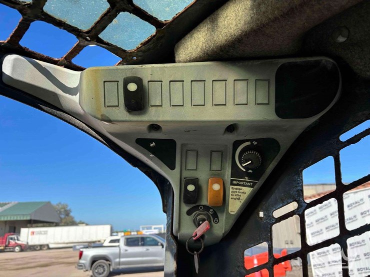 2012-deere-328d-image-11