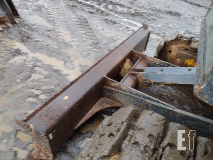 2019-deere-75g-image-23