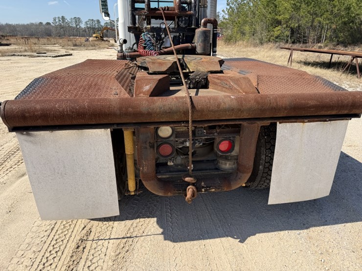 2009-mack-granite-gu713-image-9