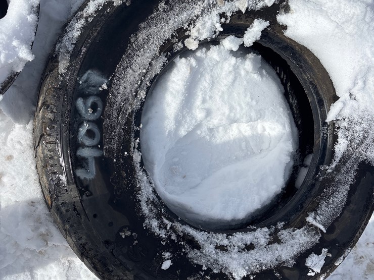 #4069-•-st235/80r16-image-1