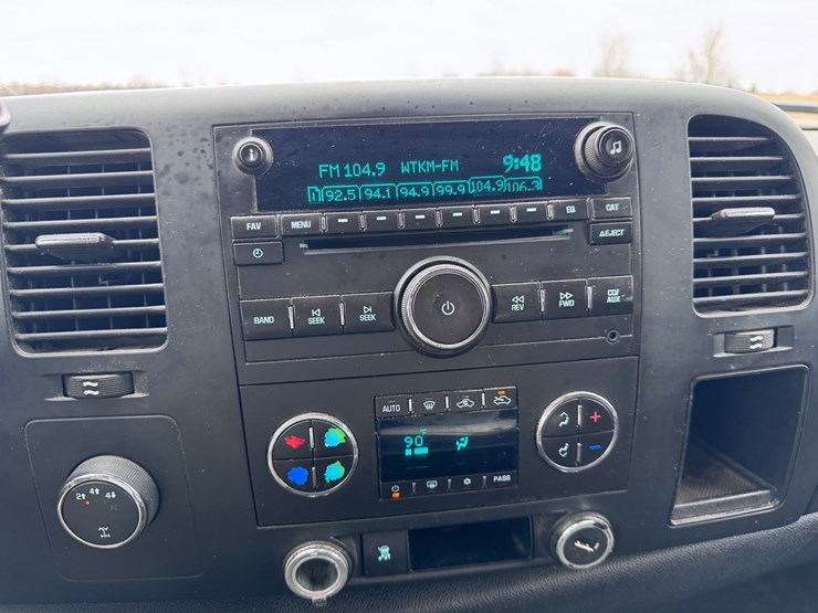 2010-chevrolet-2500hd-image-30