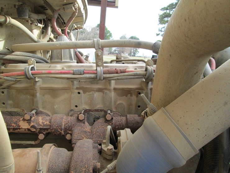 2001-freightliner-fl70-image-31