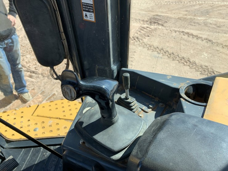 2015-deere-850k-xlt-image-10