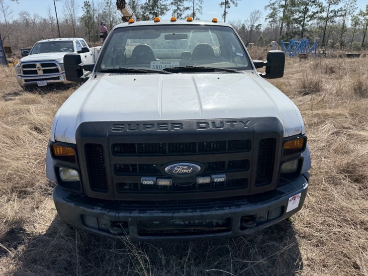 2010-ford-f550-xl-image-2