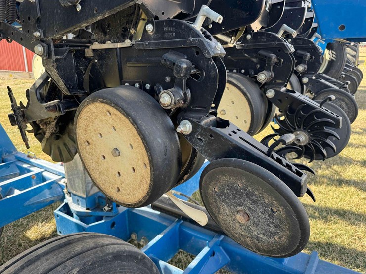 2012-kinze-3600-image-17
