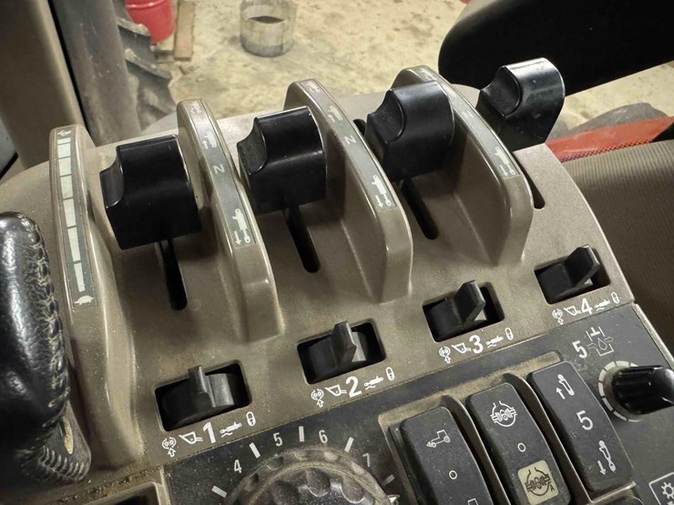 2010-case-ih-275-image-26