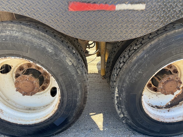 2009-mack-granite-gu713-image-7