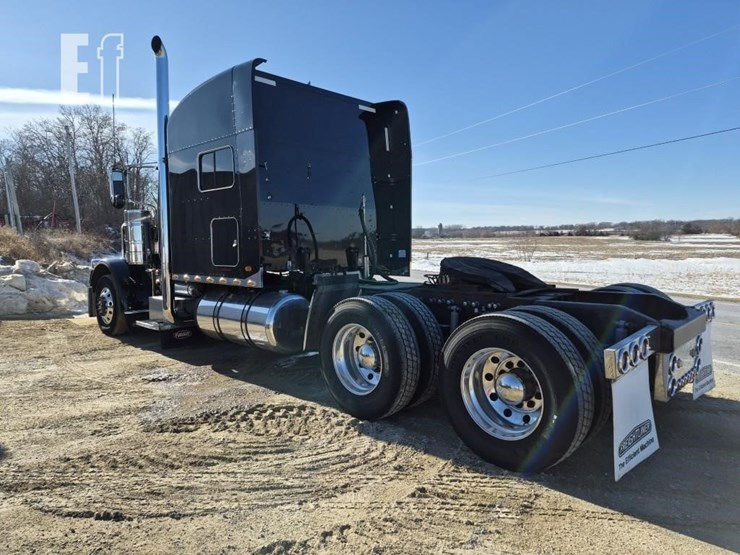 2013-peterbilt-388-image-10