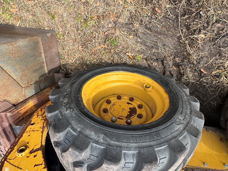 2014-caterpillar-226b3-image-39