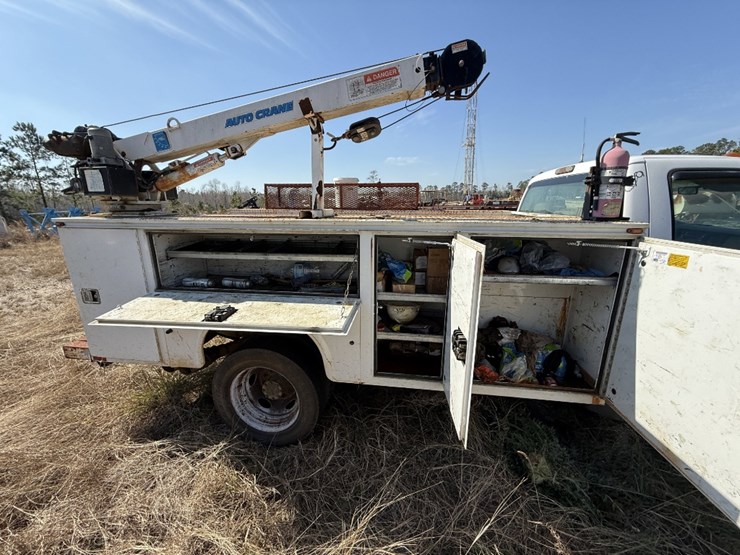 2010-ford-f550-xl-image-11