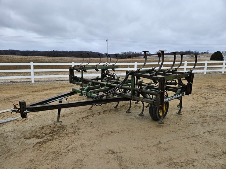 john-deere-1010-image-1