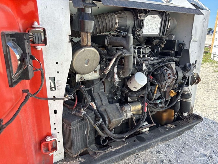 2017-bobcat-t550-image-15