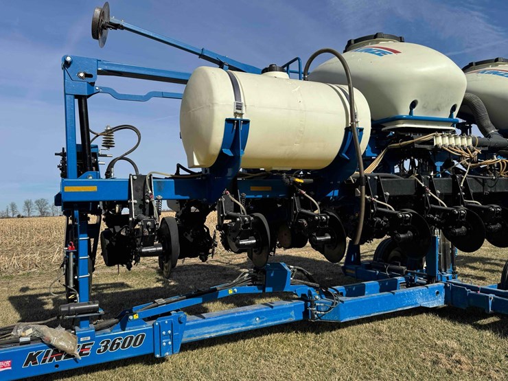 2012-kinze-3600-image-10