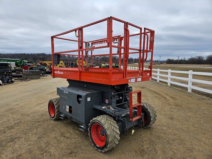 2017-skyjack-sj6832rt-image-3