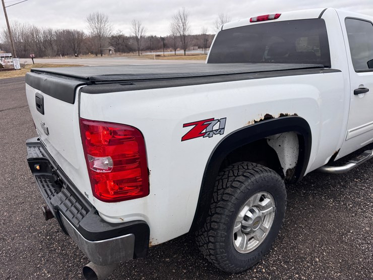 2010-chevrolet-2500hd-image-21