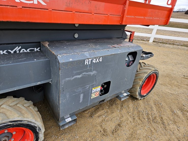 2017-skyjack-sj6832rt-image-11