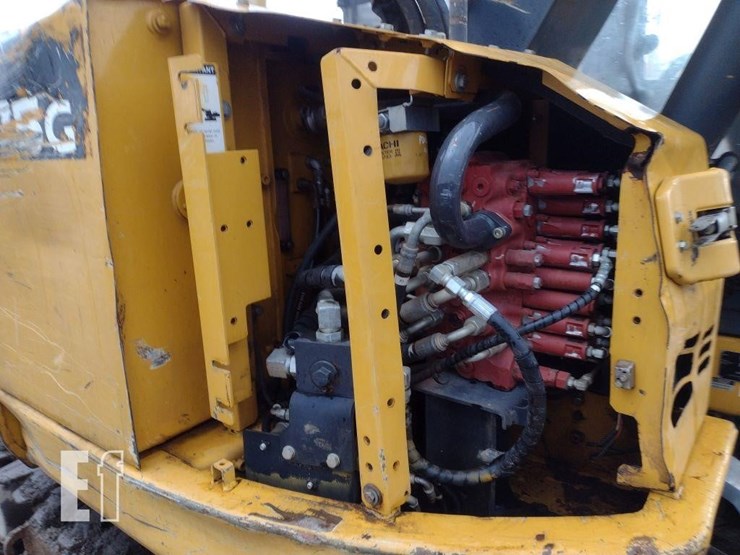 2019-deere-75g-image-40