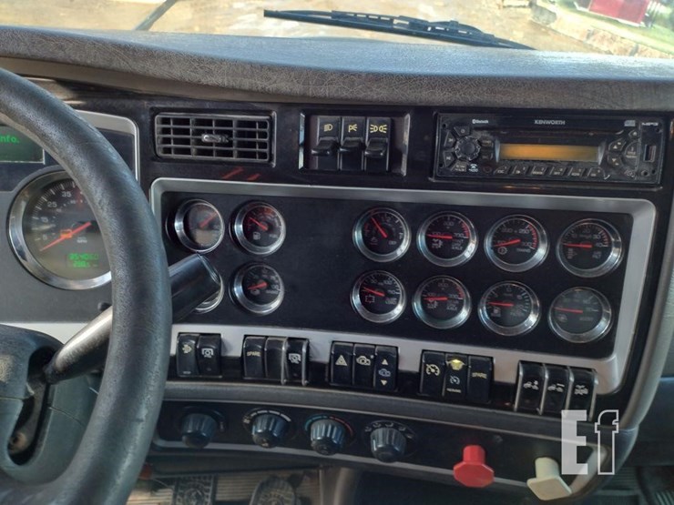 2013-kenworth-t800-image-12