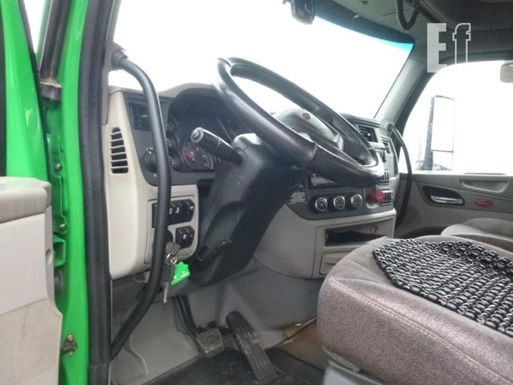 2020-peterbilt-579-image-12