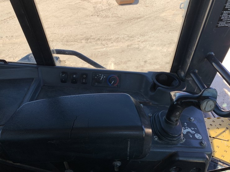 2016-deere-850k-lgp-image-9