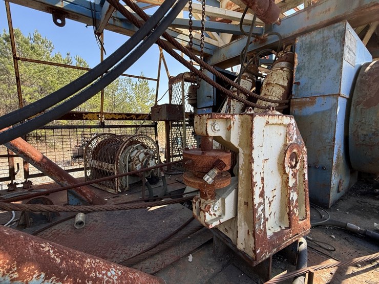 2007-moor-rig-xj60-dd-104'-200k-5-axle-well-service-workover-rig-image-19