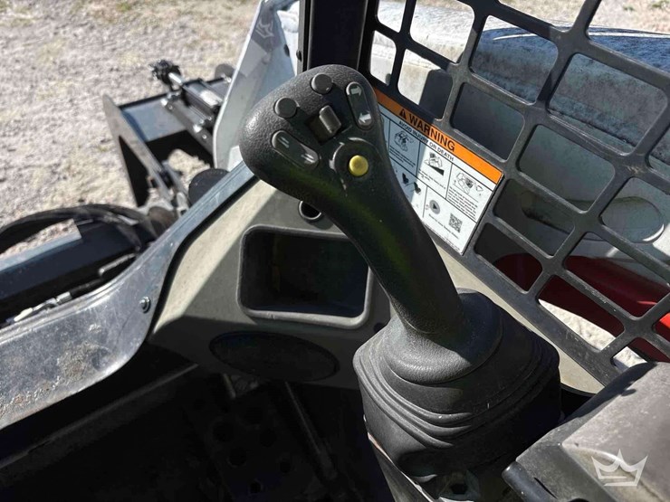 2017-bobcat-t550-image-24