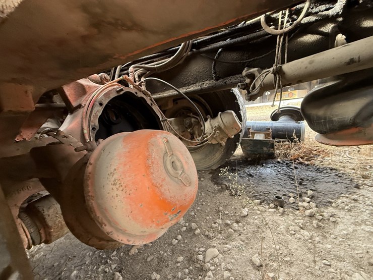 taylor-dd260hd-5-axle-well-service-rig-chassis-f/-parts-only-image-10