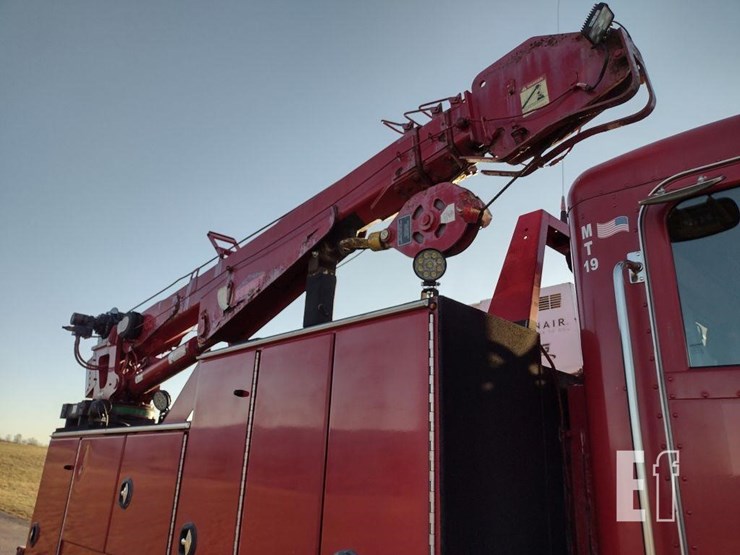 2013-peterbilt-337-image-63