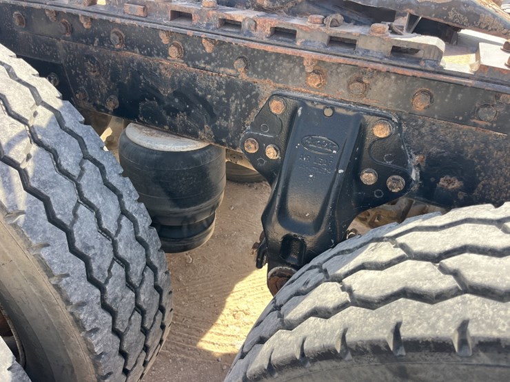 2002-peterbilt-378-image-8