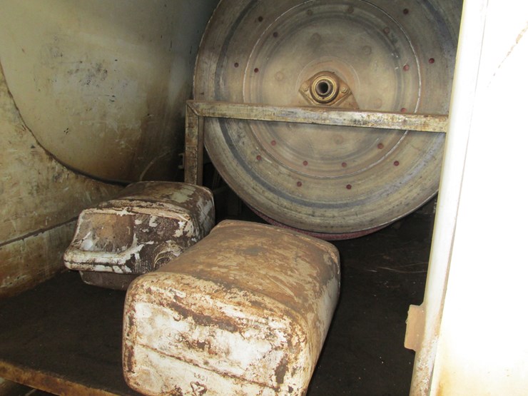 2001-freightliner-fl70-image-7