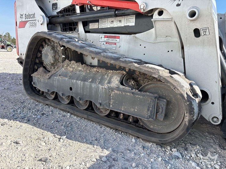 2017-bobcat-t550-image-32
