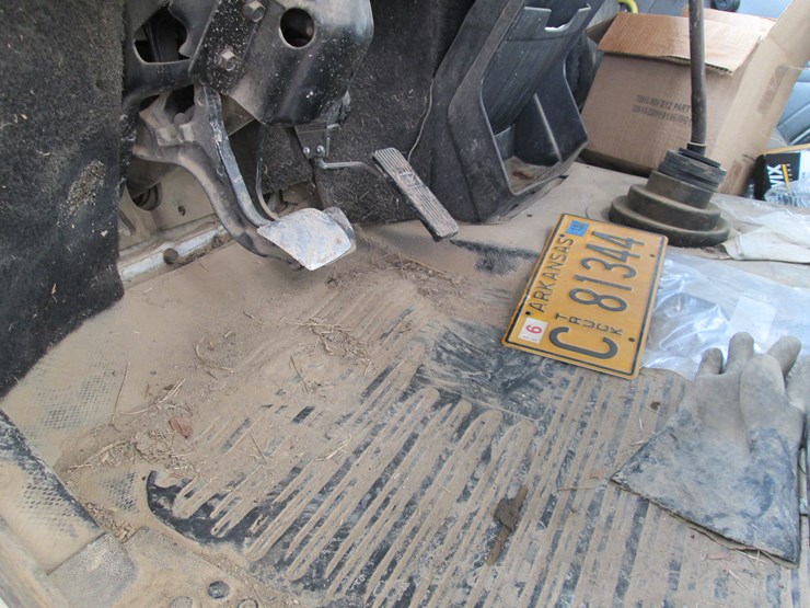 2001-freightliner-fl70-image-39