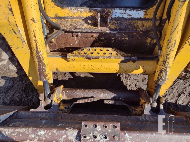 2000-deere-270-image-14