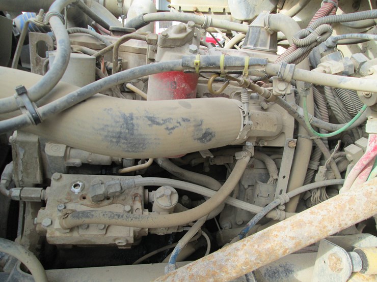 2001-freightliner-fl70-image-34