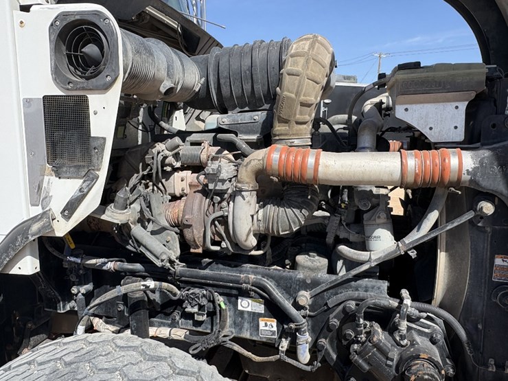 2013-kenworth-t800-image-12