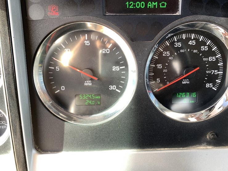 2015-kenworth-t800-image-13