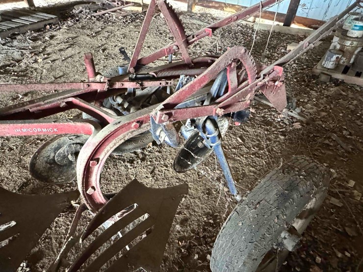 mccormick-little-genius-2-bottom-plow-image-3