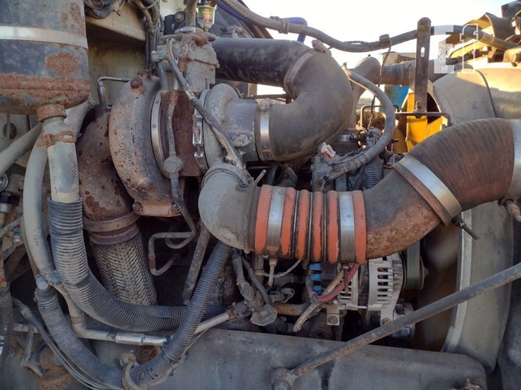 2013-peterbilt-337-image-41