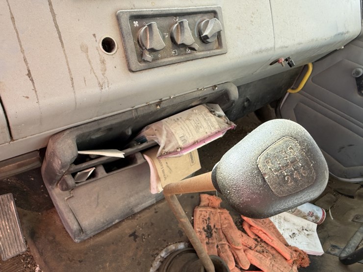 1996-freightliner-fl70-image-22