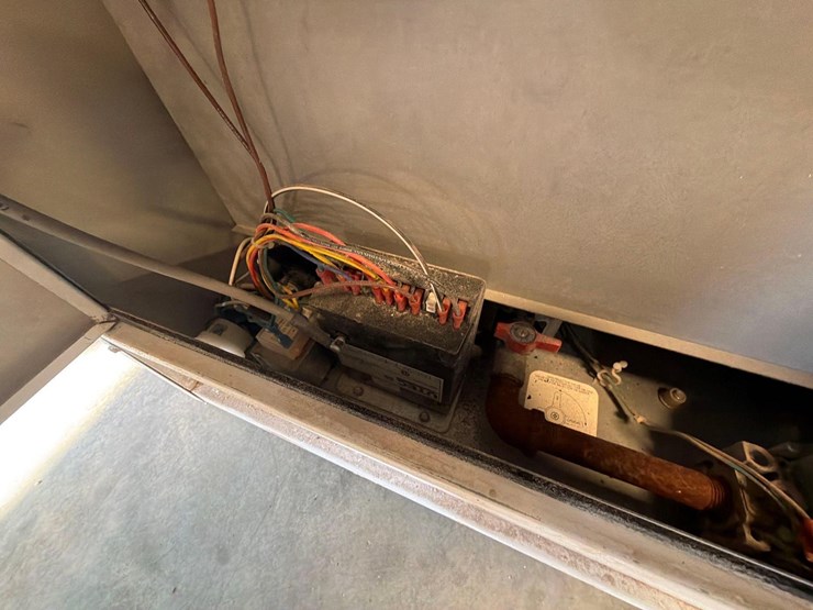 l.b.-white-premier-350-df-portable-heater-image-12