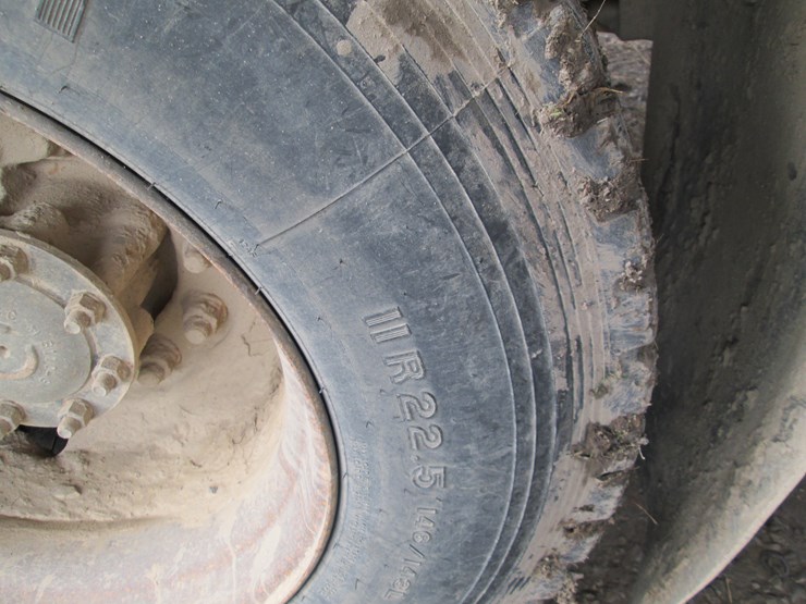 2001-freightliner-fl70-image-6