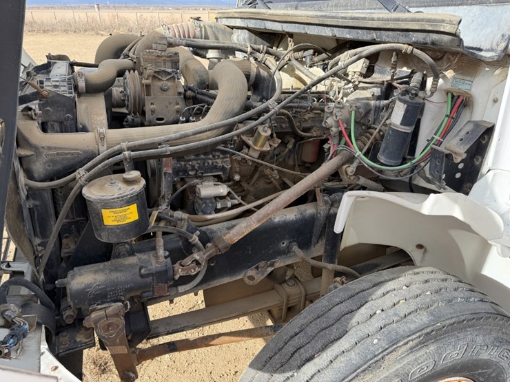 1996-freightliner-fl70-image-23