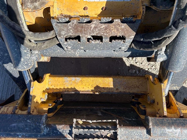 2012-deere-328d-image-13