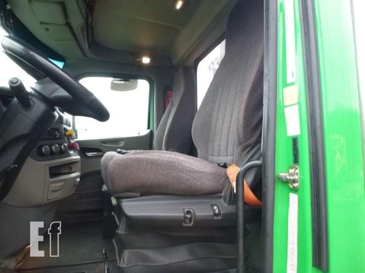 2020-peterbilt-579-image-13