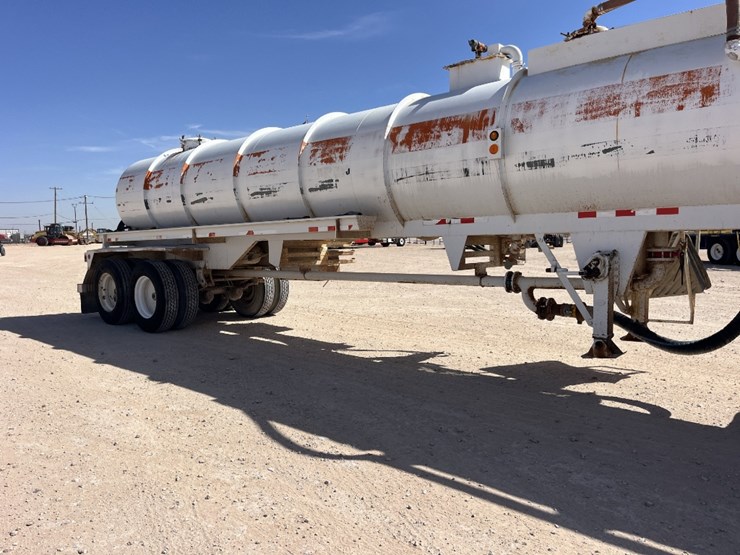 1996-freightliner-t/a-daycab-kill-truck-&-2008-overland-t/a-kill-trailer-image-7