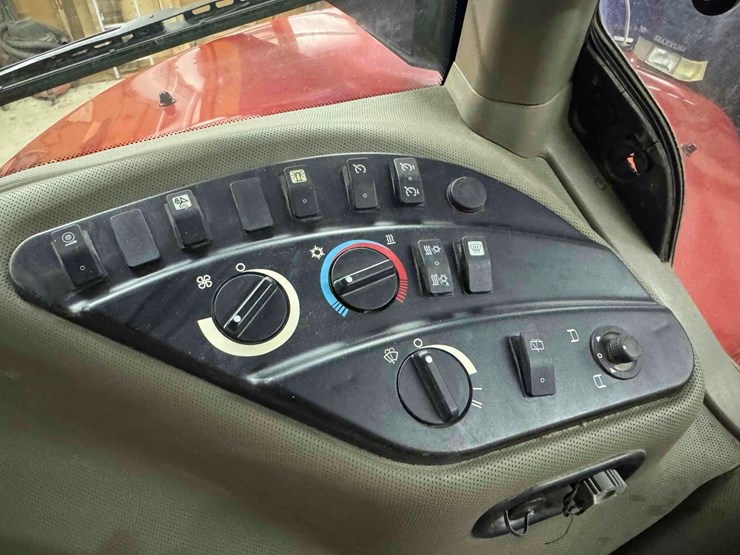 2010-case-ih-275-image-31