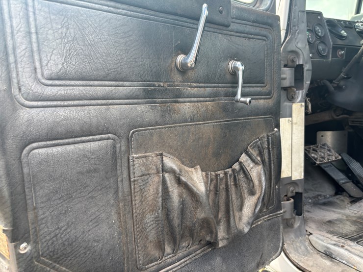 1999-mack-rd600-image-28