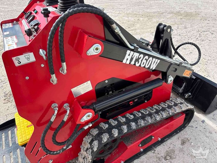 2025-ht360w-mini-walk-behind-track-loader-skid-steer-image-13